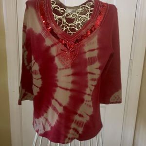 Super cute tye dyed long sleeved burgundy shirt